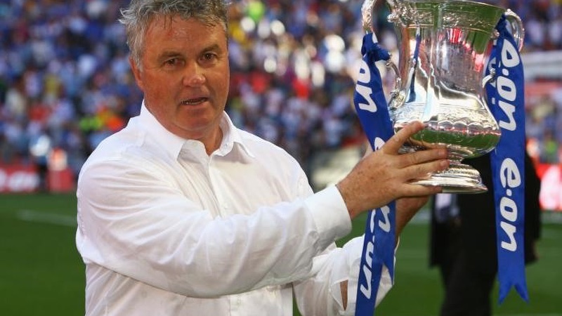 Cái tên Guus Hiddink chỉ xuất hiện khi Chelsea gặp khó khăn và đều có dấu ấn