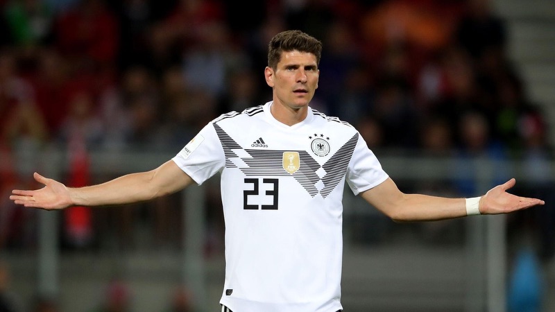 Mario Gomez cũng xứng đáng là một tiền đạo Đức xuất sắc Mario Gomez cũng xứng đáng là một tiền đạo Đức xuất sắc