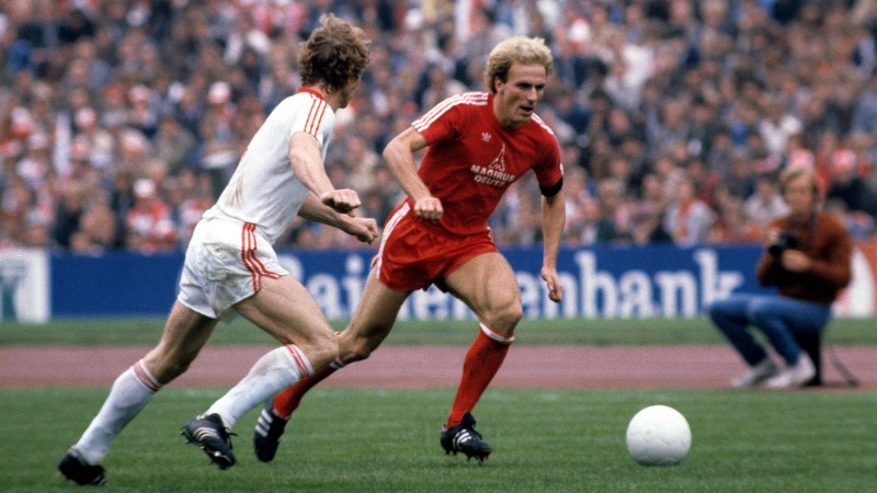 Karl-Heinz Rummenigge cũng từng là một cái tên lừng danh của bóng đá Đức Karl-Heinz Rummenigge cũng từng là một cái tên lừng danh của bóng đá Đức