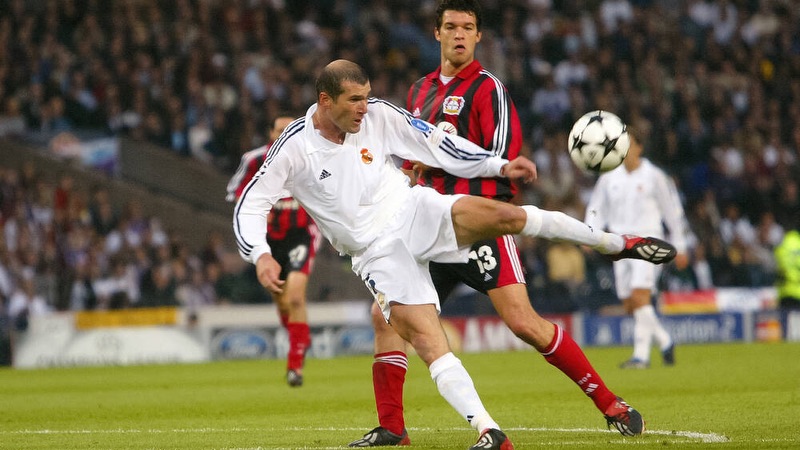 Zinedine Zidane xứng đáng là tiền vệ trung tâm hay nhất mọi thời đại