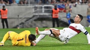 Chi tiết về treo giò cầu thủ trong bóng đá và những điều cần biết